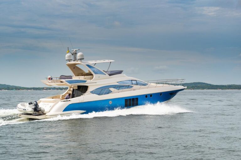 Azimut 64ft yacht in Cartagena