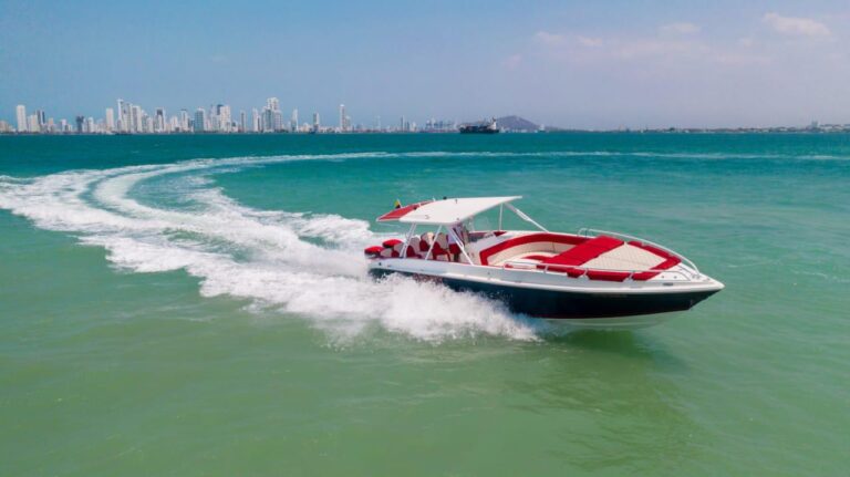40ft boat in Cartagena